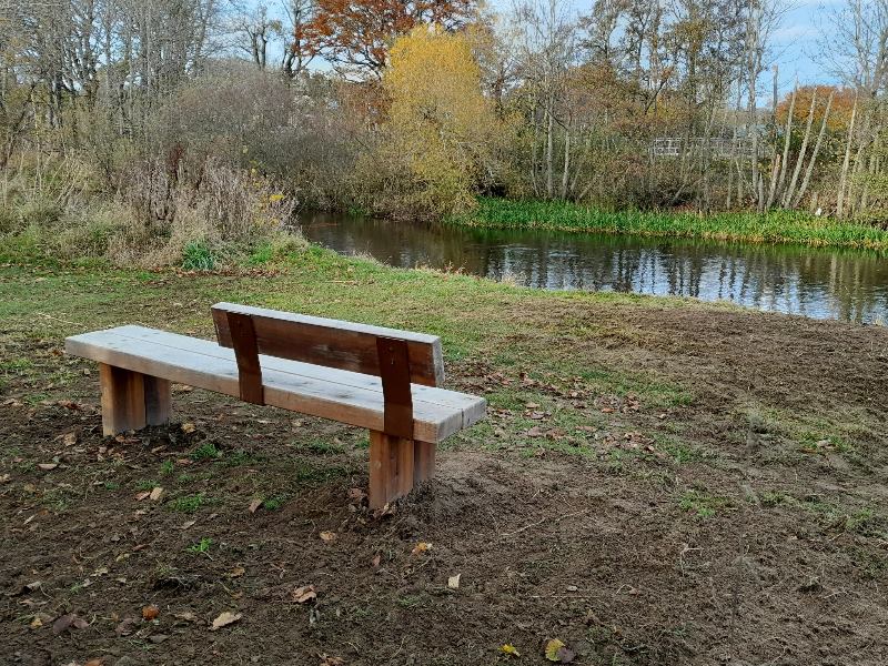 The bench in Alford by the river