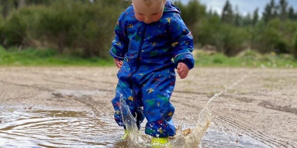 Keep your child entertained while out walking